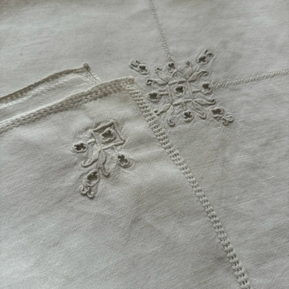 Vintage Tablecloth Linen Square Embroidered Lace 34” x 34” Table Cloth
